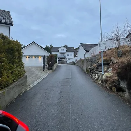 בית אירוח Paul's House